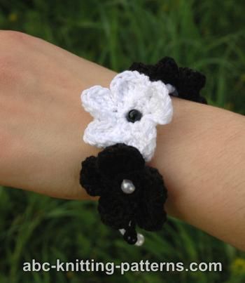 Black and White Crochet Flower Bracelet